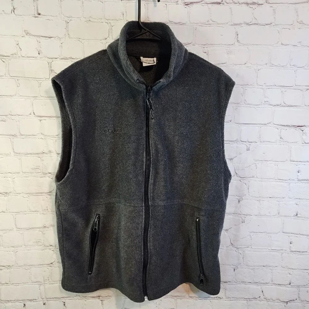 Men's Columbia zip up sweater vest, size Large